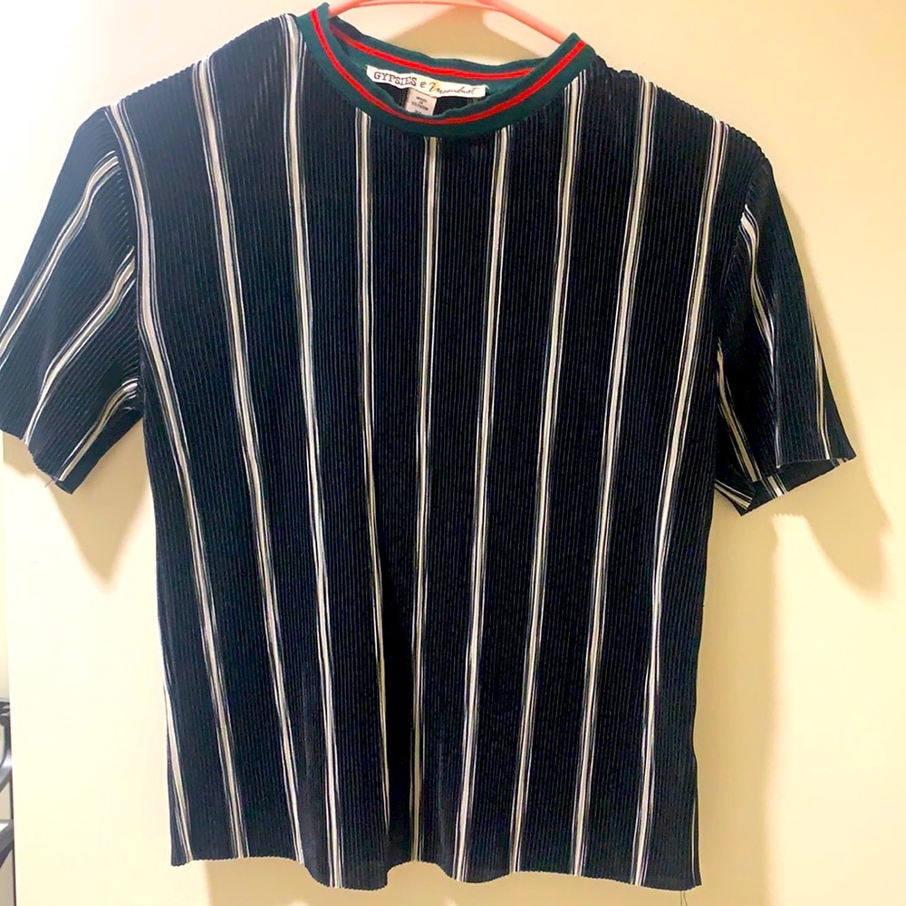 Cute light weight top vertical black and white stripes